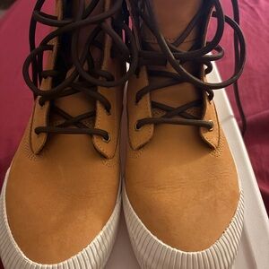 Timberland boots Casual Tan Lace-Up Sneakers with White Ribbed Toe